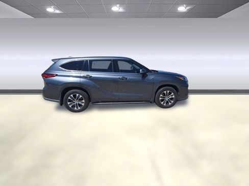 Used 2020 Toyota Highlander XLE image 6