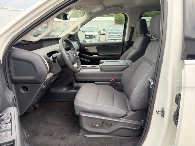 Used 2025 Ford Expedition Max Active AWD/4WD image 10