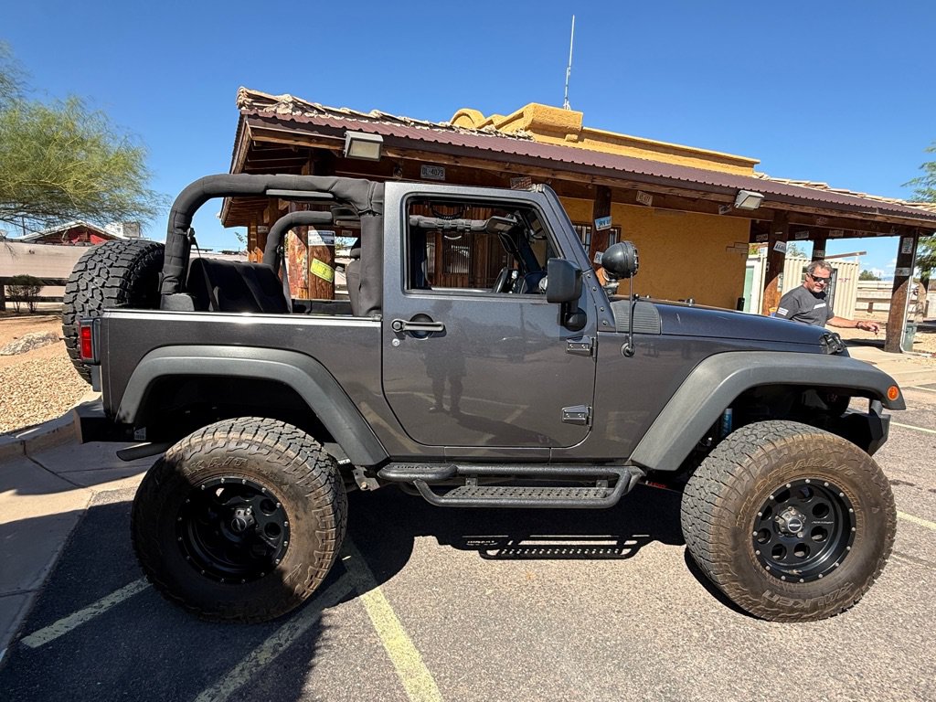 Used 2016 Jeep Wrangler Sport w/ Connectivity Group AWD/4WD image 5