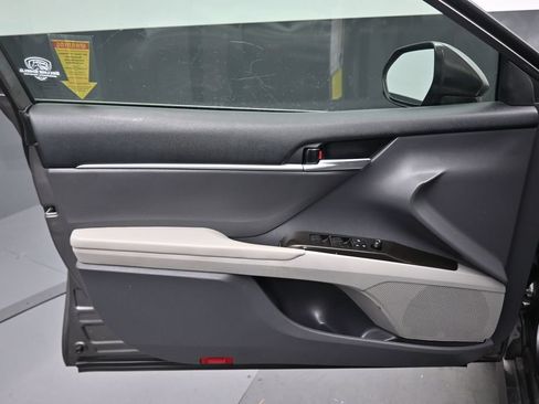 Used 2021 Toyota Camry LE FWD image 9