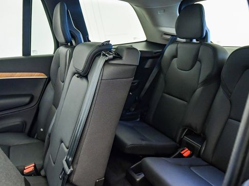 Certified 2025 Volvo XC90 B6 Plus image 23