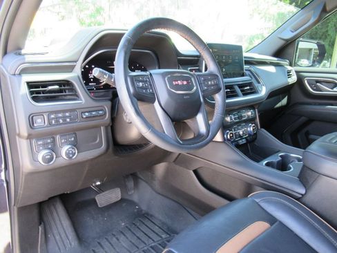 Used 2023 GMC Yukon XL AT4 w/ Technology Package AWD/4WD image 10