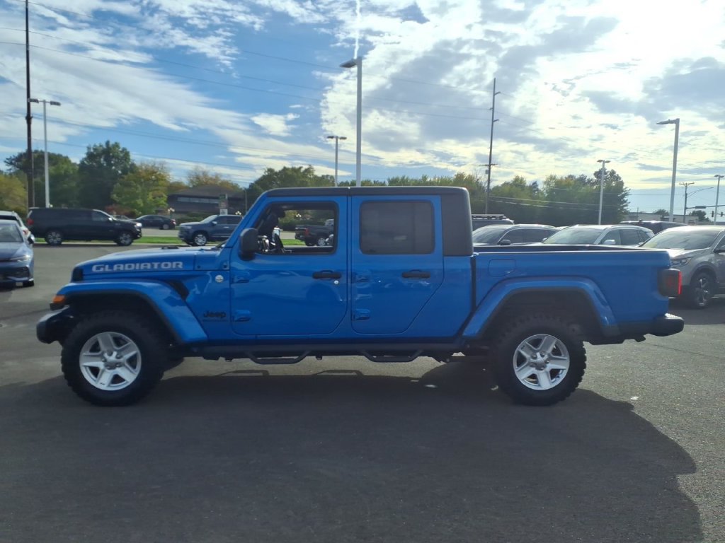 Used 2020 Jeep Gladiator Sport w/ Quick Order Package 24S AWD/4WD image 2