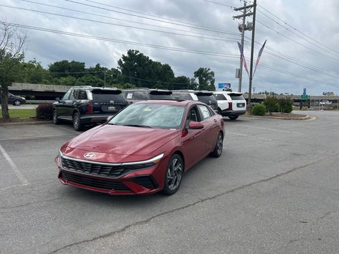 Certified 2026 Hyundai Elantra Limited FWD image 4