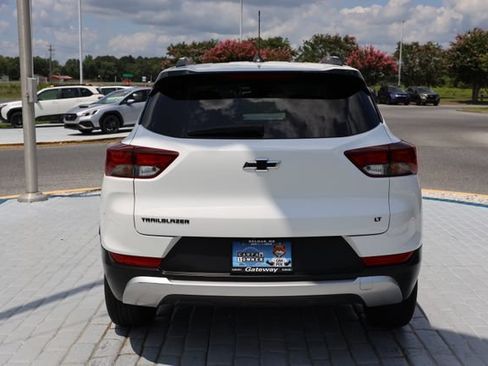 Used 2023 Chevrolet TrailBlazer LT w/ LPO, Blackout Package FWD image 4