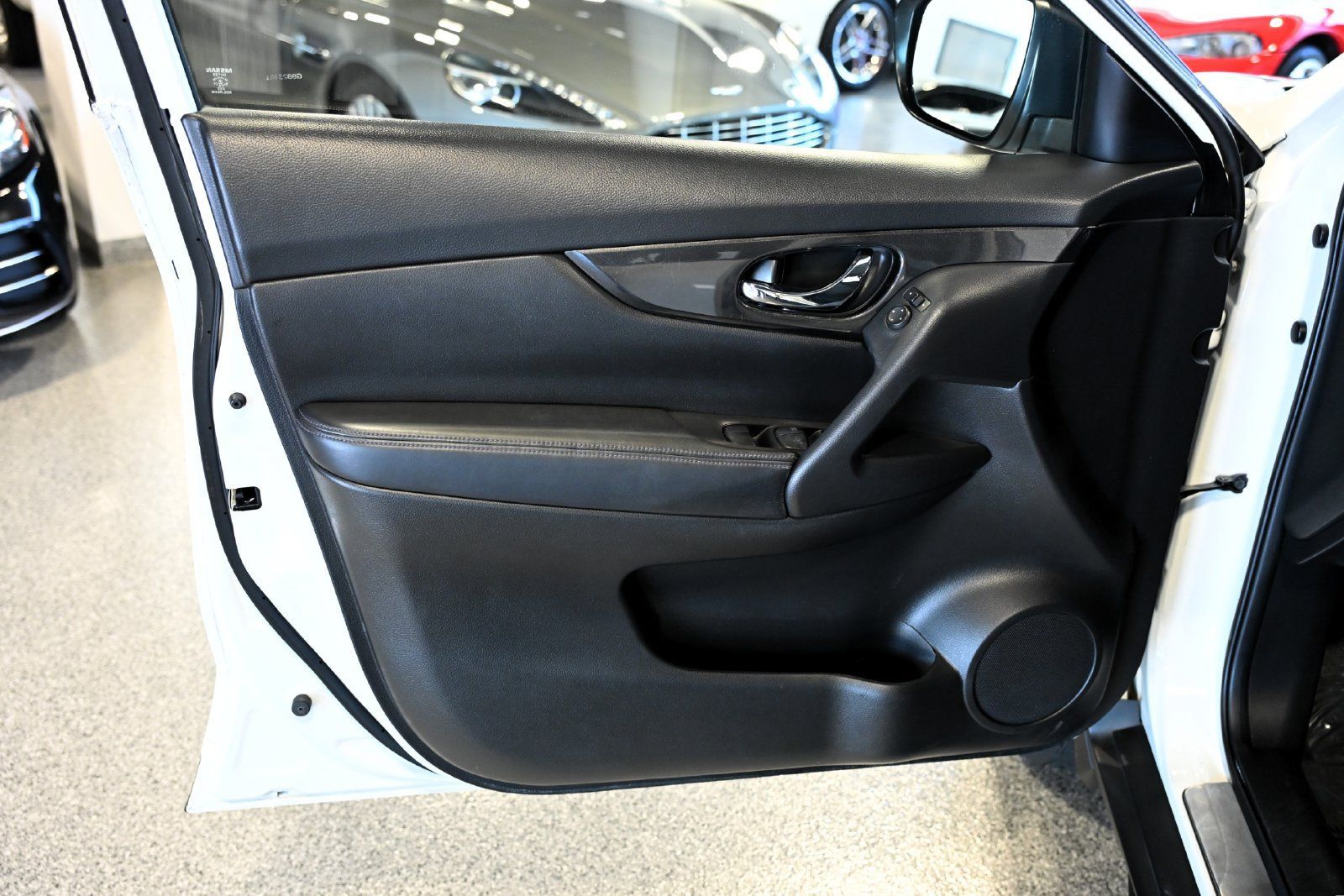 Used 2017 Nissan Rogue S FWD image 29