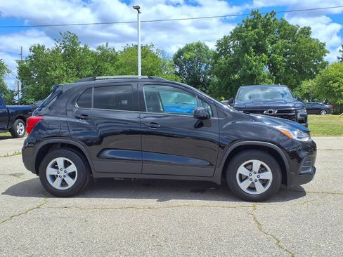 Used 2021 Chevrolet Trax LT FWD image 4