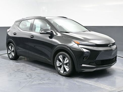 Used 2023 Chevrolet Bolt EUV LT w/ Convenience Package image 3