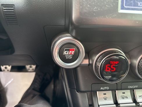 Used 2023 Toyota GR86 Premium w/ ALL Weather Mat Package (TMS) image 12