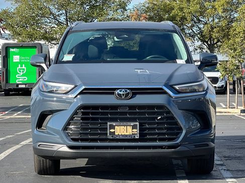 Used 2024 Toyota Grand Highlander XLE image 9