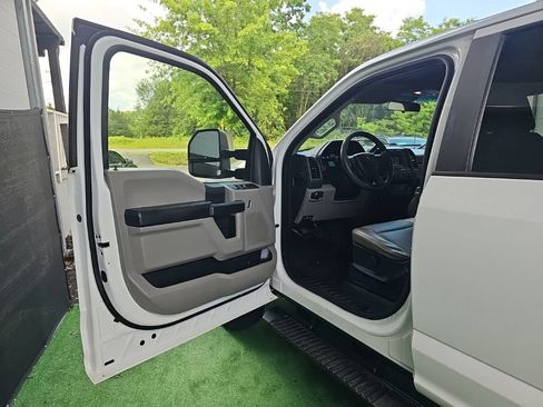 Used 2019 Ford F250 XL w/ Power Equipment Group AWD/4WD image 12