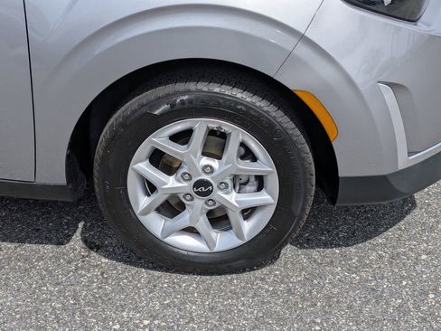 Used 2023 Kia Soul LX w/ LX Technology Package FWD image 10