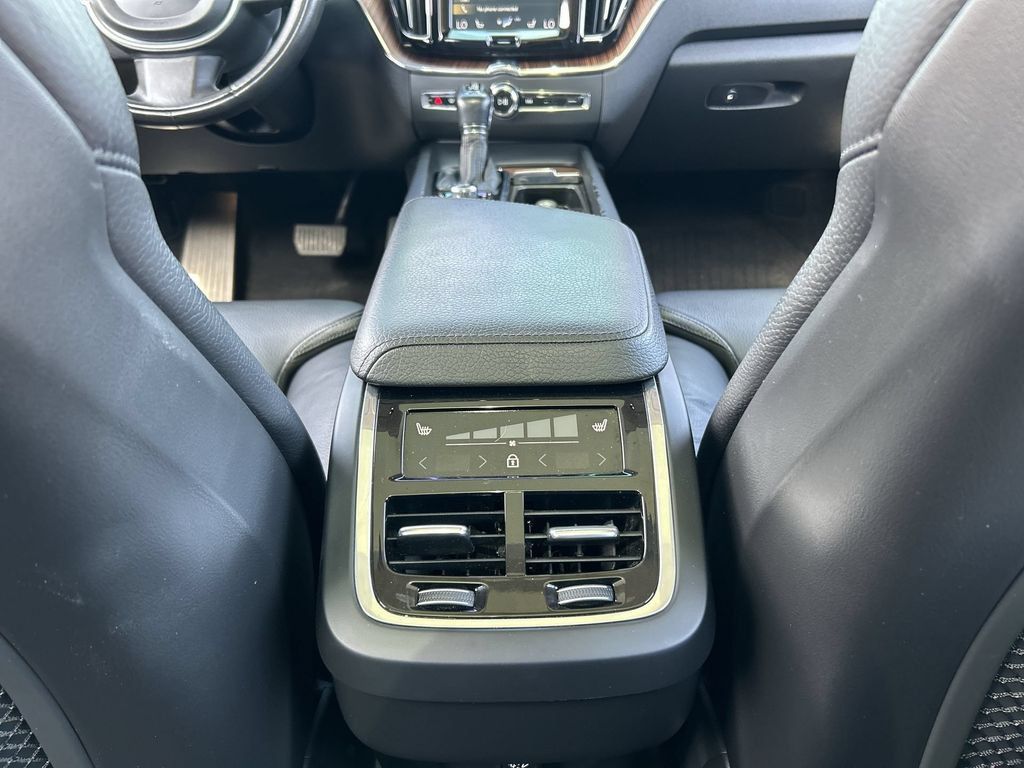 Used 2020 Volvo XC60 T6 Inscription w/ Protection Package Premier AWD/4WD image 22