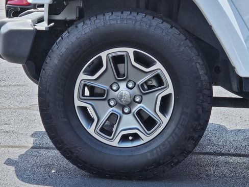 Used 2018 Jeep Wrangler Unlimited Rubicon w/ Connectivity Group AWD/4WD image 31