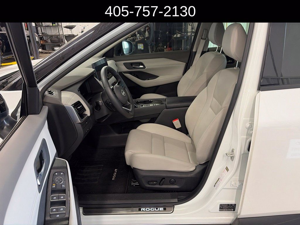 Used 2024 Nissan Rogue SL FWD image 4