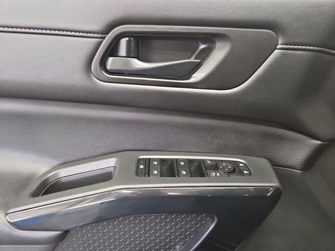 Used 2025 Nissan Pathfinder SV AWD/4WD image 7