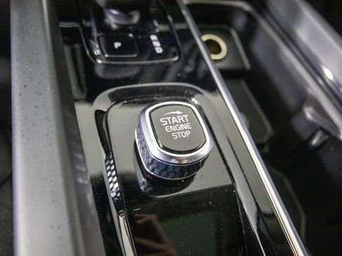 Used 2025 Volvo XC60 B5 Plus image 25