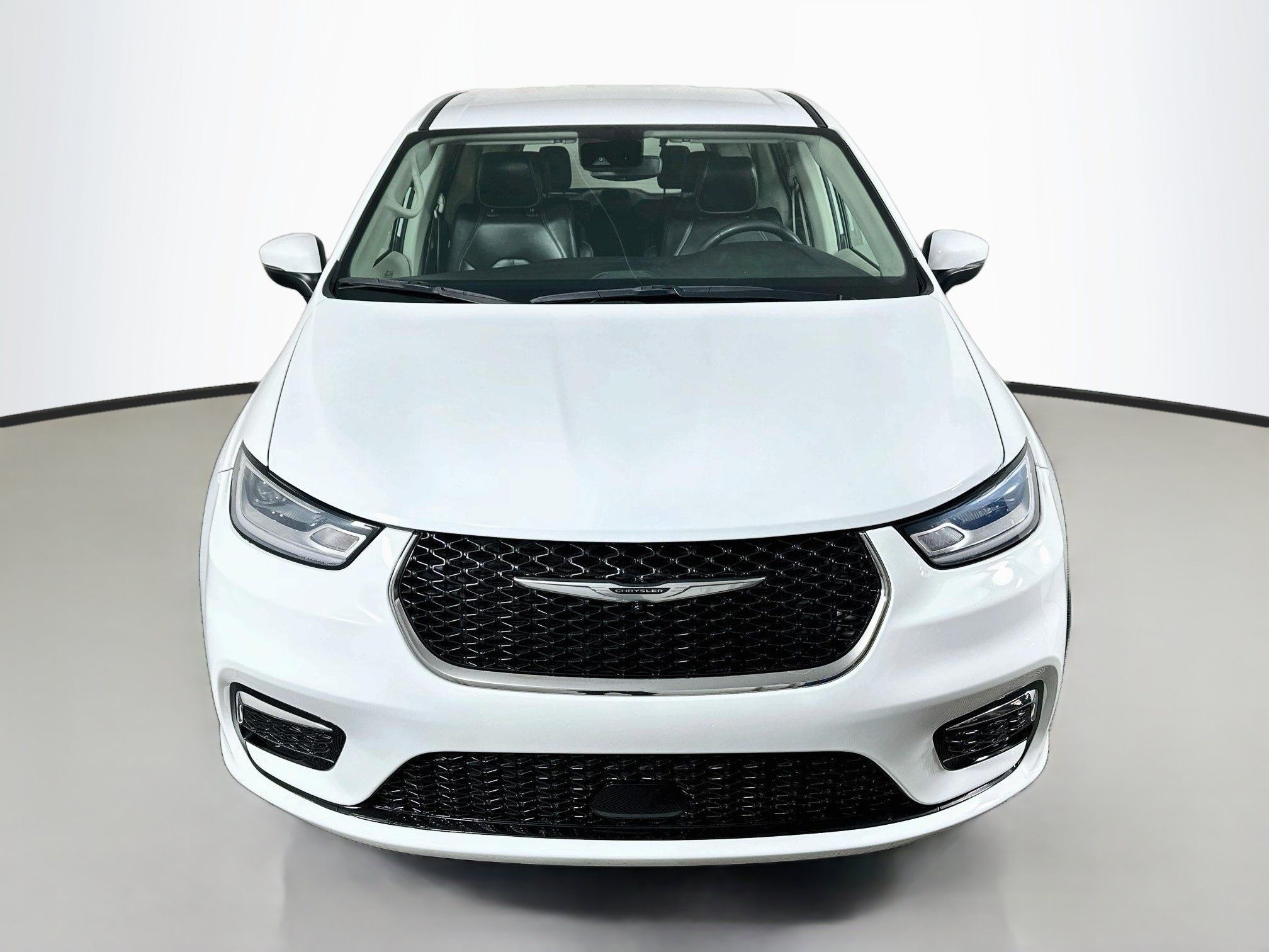 Used 2023 Chrysler Pacifica Touring-L FWD image 2