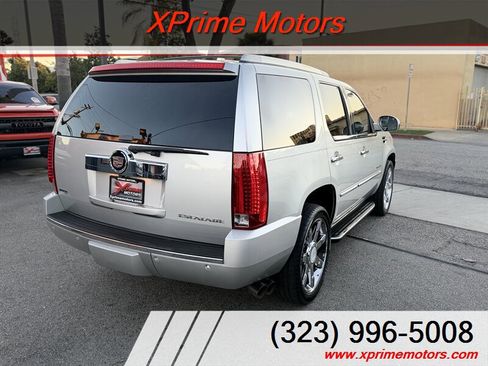 Used 2011 Cadillac Escalade Luxury image 6