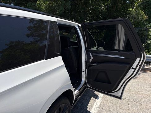 Used 2025 Cadillac Escalade V w/ LPO, ONYX Package AWD/4WD image 19