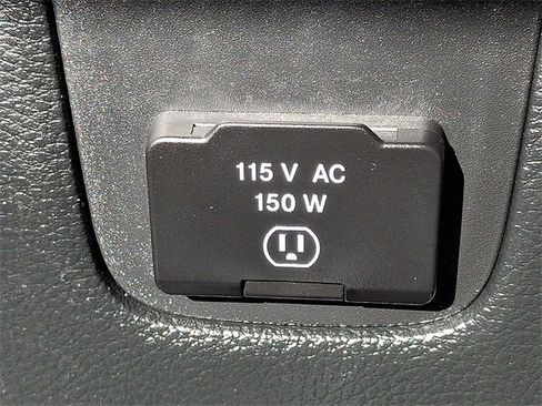 Used 2017 Jeep Wrangler Unlimited Sahara w/ Connectivity Group image 32