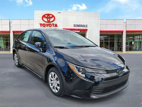 Used 2026 Toyota Corolla LE image 2