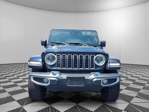 Used 2024 Jeep Wrangler Unlimited Sahara AWD/4WD image 2