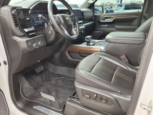 Used 2023 Chevrolet Silverado 1500 High Country w/ Technology Package image 2