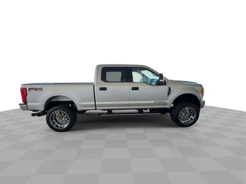 Used 2017 Ford F250 XLT w/ XLT Value Package image 9
