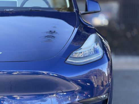 Used 2022 Tesla Model Y Long Range image 5