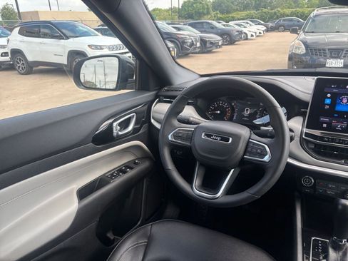 Used 2025 Jeep Compass Limited AWD/4WD image 34