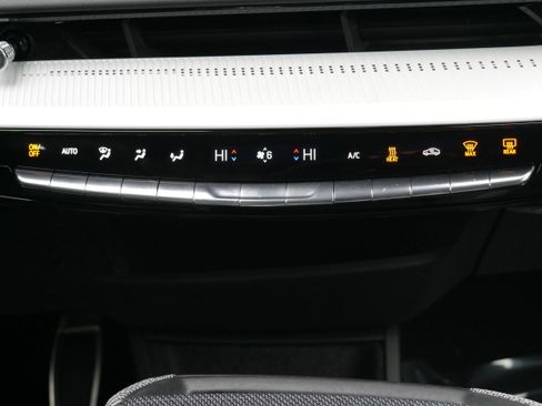Certified 2025 Cadillac Optiq Sport 1 w/ LPO, Floor Liner Package AWD/4WD image 21