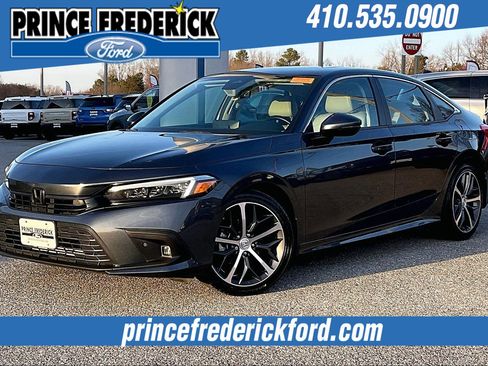 Used 2022 Honda Civic Touring image 3