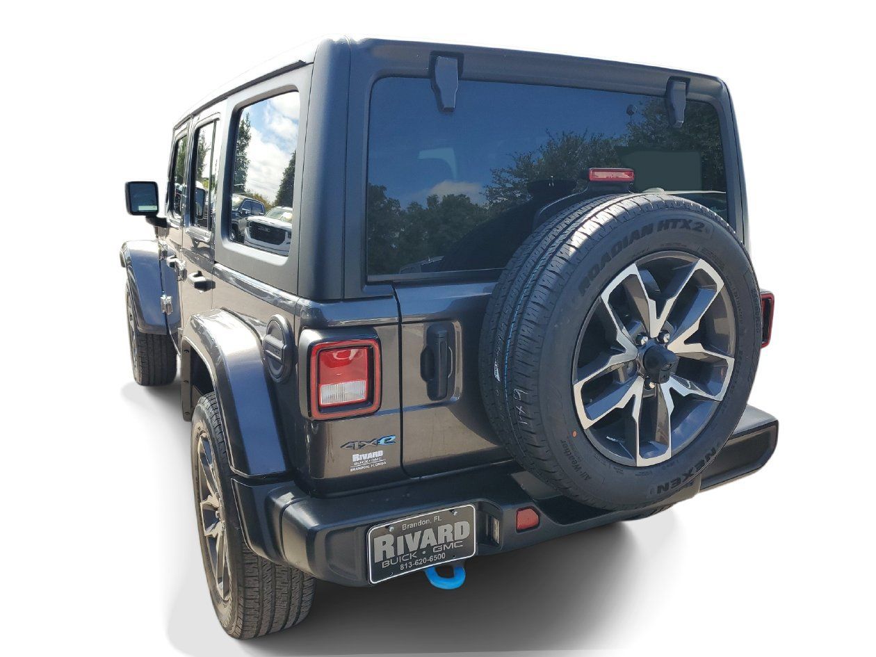 Used 2024 Jeep Wrangler Unlimited AWD/4WD image 3