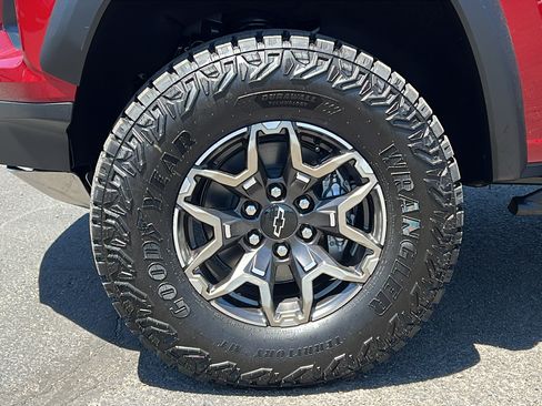 New 2026 Chevrolet Colorado ZR2 w/ Technology Package AWD/4WD image 11