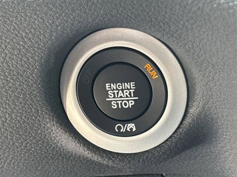 New 2026 Chrysler Pacifica Select image 30