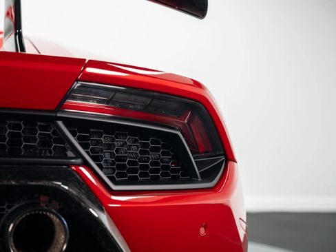 Used 2018 Lamborghini Huracan Performante image 21