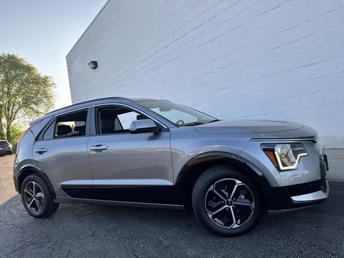 New 2025 Kia Niro SX image 7