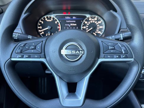 Used 2025 Nissan Altima 2.5 SV FWD image 11
