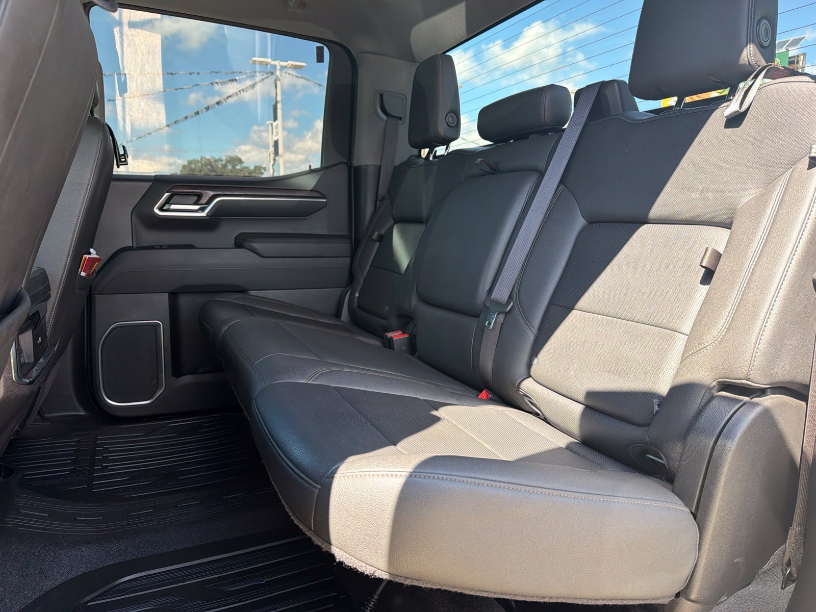 Used 2023 GMC Sierra 1500 SLT w/ SLT Premium Package AWD/4WD image 12