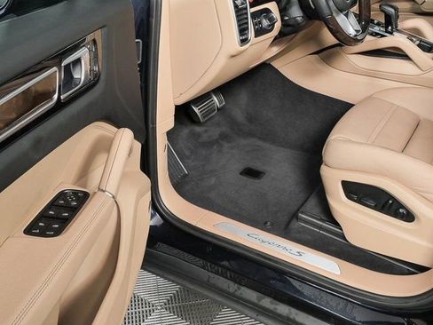 Certified 2022 Porsche Cayenne S image 8