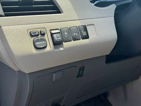 Used 2013 Toyota Sienna Limited w/ Premium Pkg FWD image 11