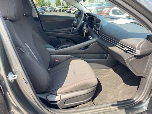 Used 2024 Hyundai Elantra SE FWD image 12