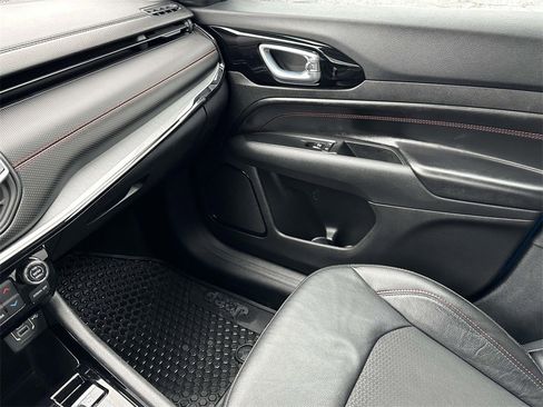 Used 2022 Jeep Compass Trailhawk image 32