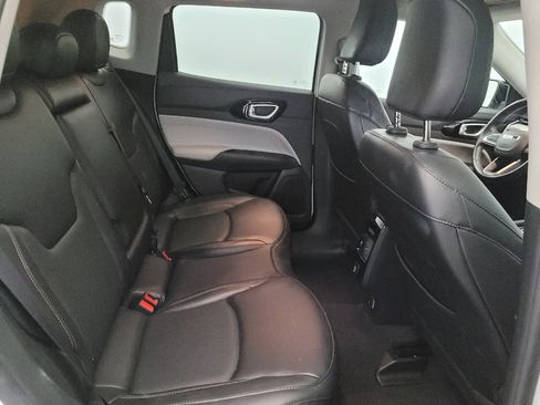 Used 2022 Jeep Compass Limited image 19