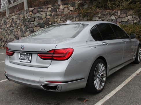 Used 2016 BMW 750i xDrive image 8