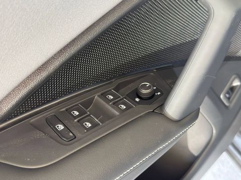 New 2026 Volkswagen Tiguan SE R-Line FWD image 19