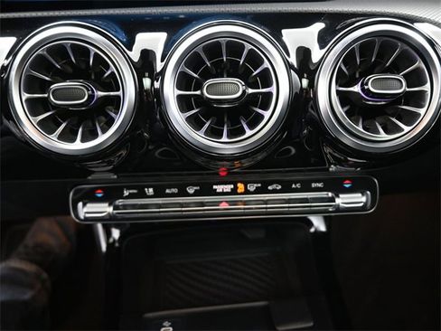 Used 2025 Mercedes-Benz CLA 250 image 7