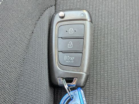 Used 2023 Hyundai Venue SEL FWD image 32