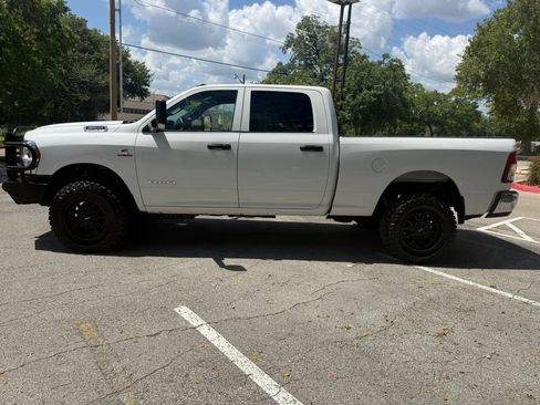 Used 2022 RAM 2500 Tradesman w/ Chrome Appearance Group AWD/4WD image 8